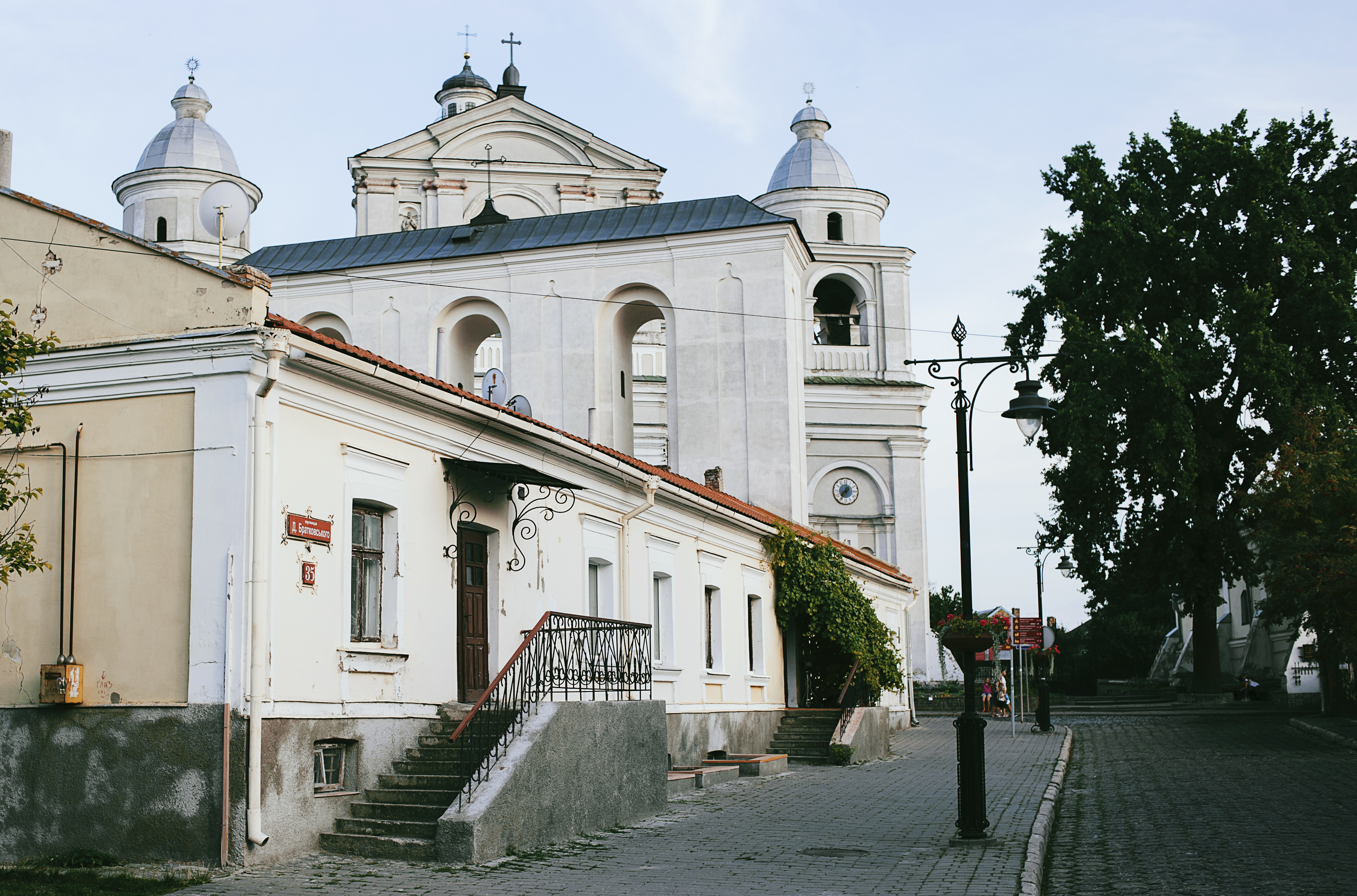Від святині до святині